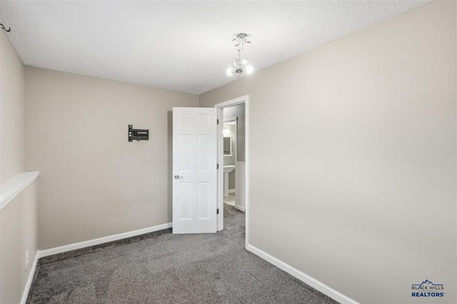 627 Fairmont PL, Rapid City, SD 57701