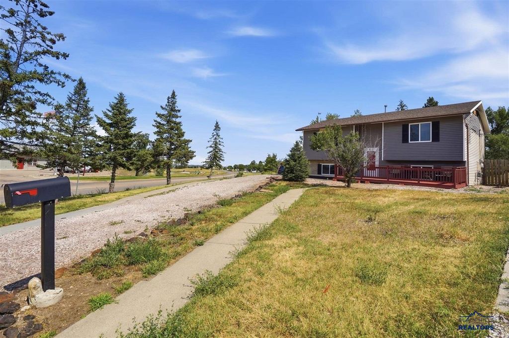 627 Fairmont PL, Rapid City, SD 57701