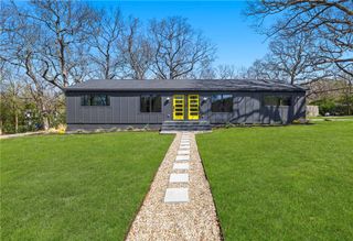 566 E Rebecca Street, Fayetteville, AR 72701