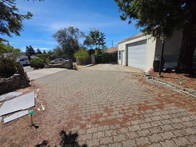 12139 Griffin Way, Auburn, CA 95602
