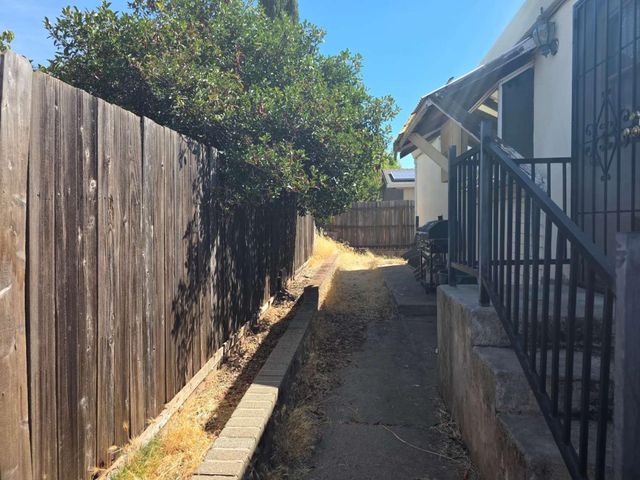 12139 Griffin Way, Auburn, CA 95602