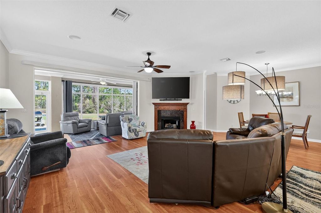 Image 18 of property listing at 5421 SIR CHURCHILL DRIVE, Leesburg, FL 34748