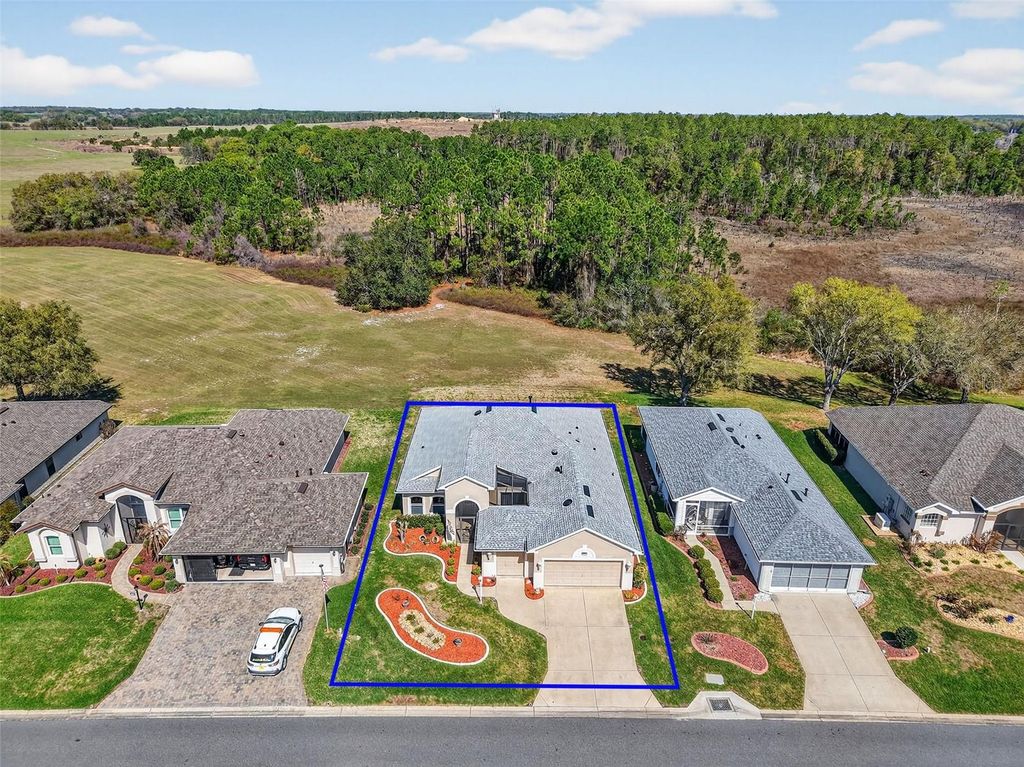 Image 3 of property listing at 5421 SIR CHURCHILL DRIVE, Leesburg, FL 34748