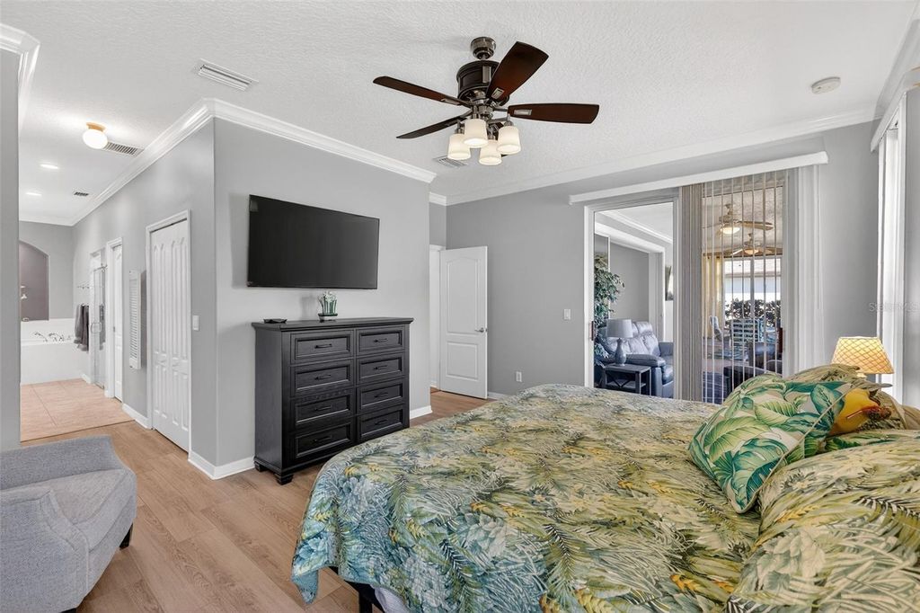 Image 34 of property listing at 5421 SIR CHURCHILL DRIVE, Leesburg, FL 34748