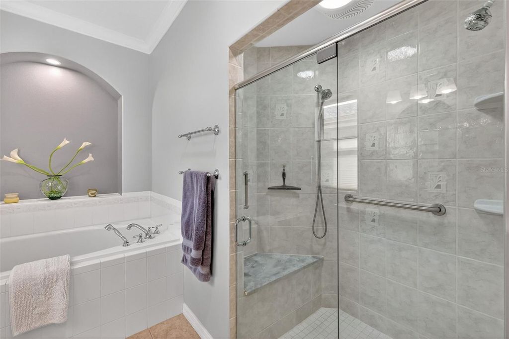 Image 37 of property listing at 5421 SIR CHURCHILL DRIVE, Leesburg, FL 34748