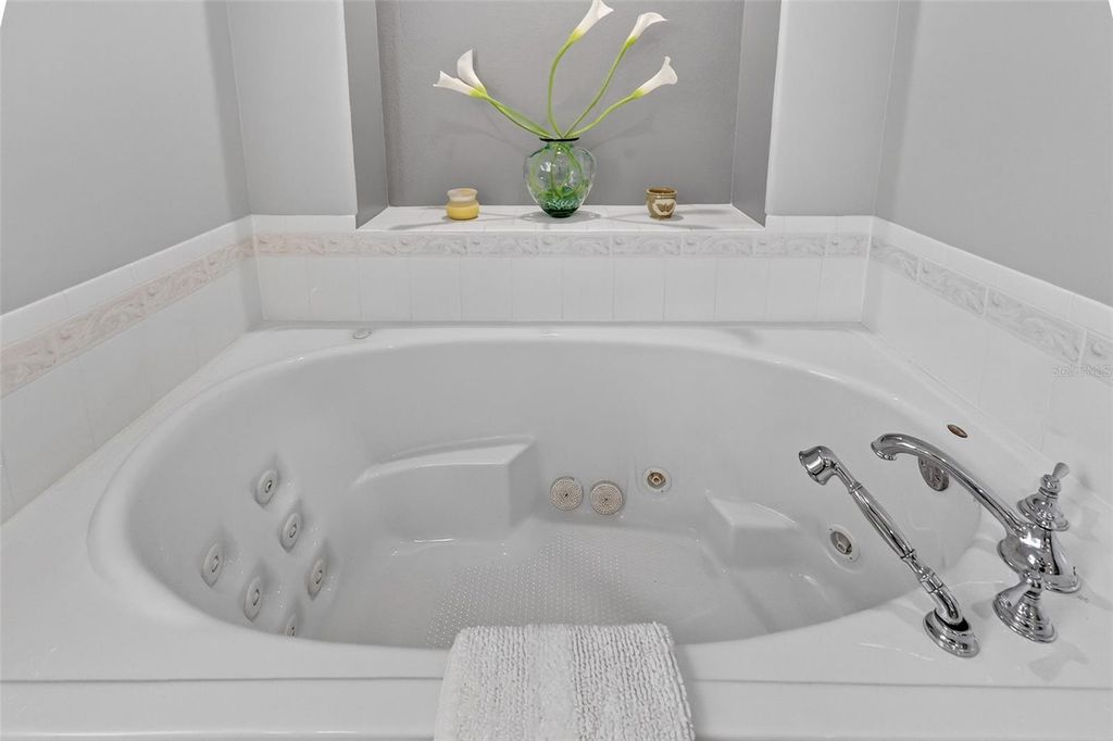 Image 39 of property listing at 5421 SIR CHURCHILL DRIVE, Leesburg, FL 34748