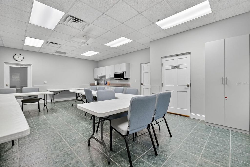 Image 59 of property listing at 5421 SIR CHURCHILL DRIVE, Leesburg, FL 34748