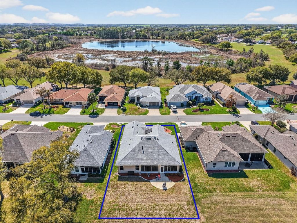 Image 7 of property listing at 5421 SIR CHURCHILL DRIVE, Leesburg, FL 34748