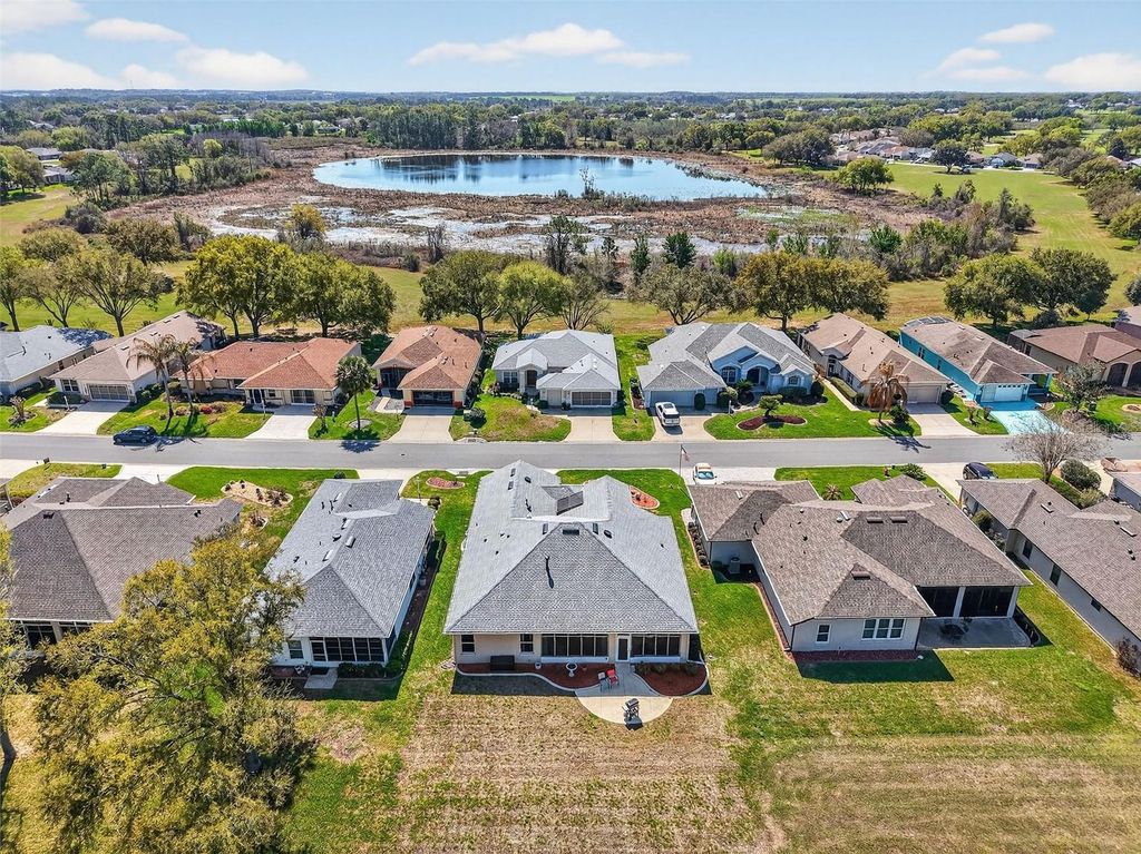 Image 8 of property listing at 5421 SIR CHURCHILL DRIVE, Leesburg, FL 34748