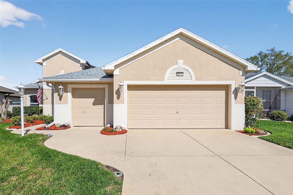 Image 9 of property listing at 5421 SIR CHURCHILL DRIVE, Leesburg, FL 34748