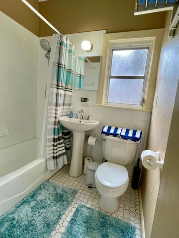 5555 Garden Avenue, West Palm Beach, FL 33405