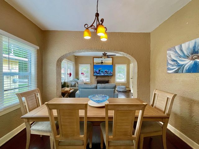 5555 Garden Avenue, West Palm Beach, FL 33405