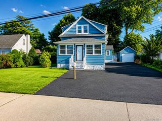 26 Flanders Place, West Babylon, NY 11704