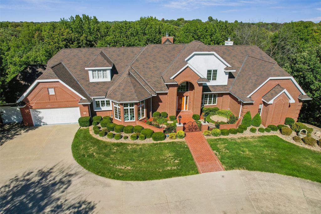 501 S 33rd Street, West Des Moines, IA 50265