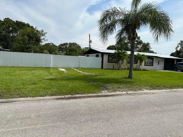 355 Johnston Street, Fort Pierce, FL 34982