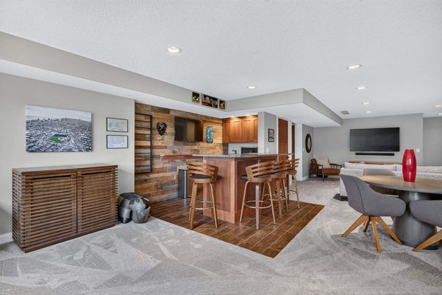 6219 Fillmore Street, Davenport, IA 52806