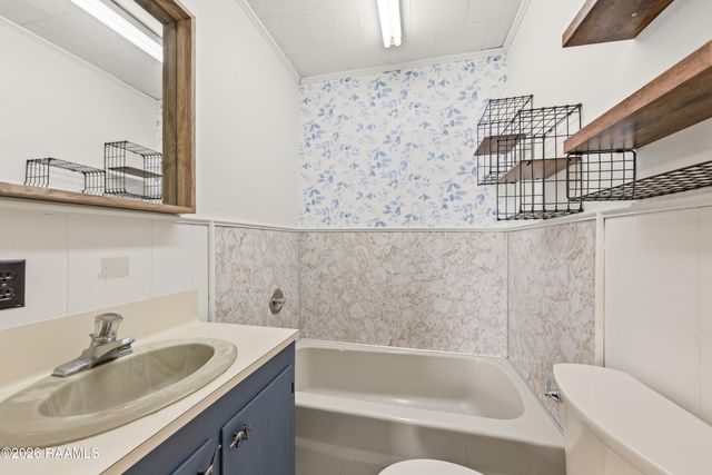 1221 Highway 104, Opelousas, LA 70570