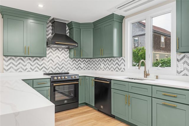 6 Potter Street, Newport, RI 02840