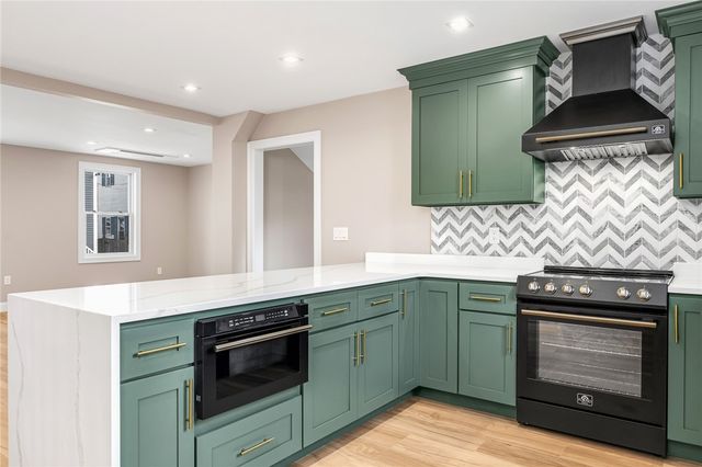 6 Potter Street, Newport, RI 02840