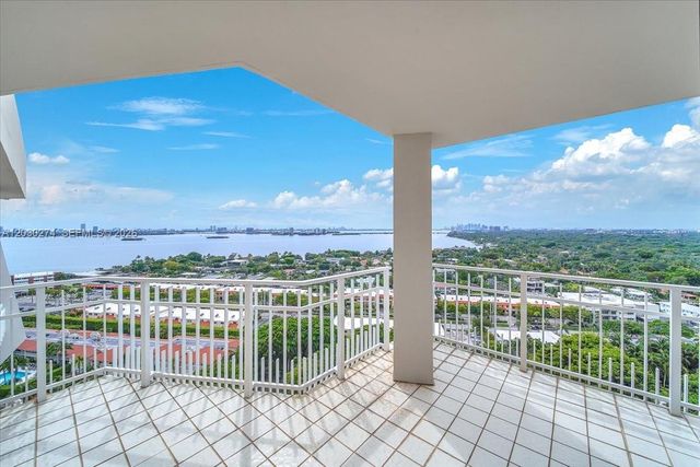 1000 Quayside Ter TS-10, Miami, FL 33138