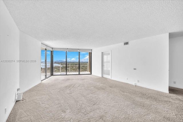 1000 Quayside Ter TS-10, Miami, FL 33138