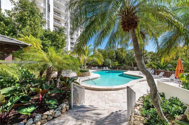 1000 Quayside Ter TS-10, Miami, FL 33138