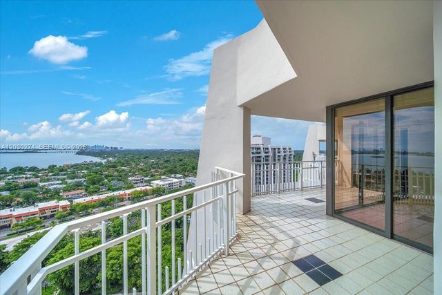 1000 Quayside Ter TS-10, Miami, FL 33138