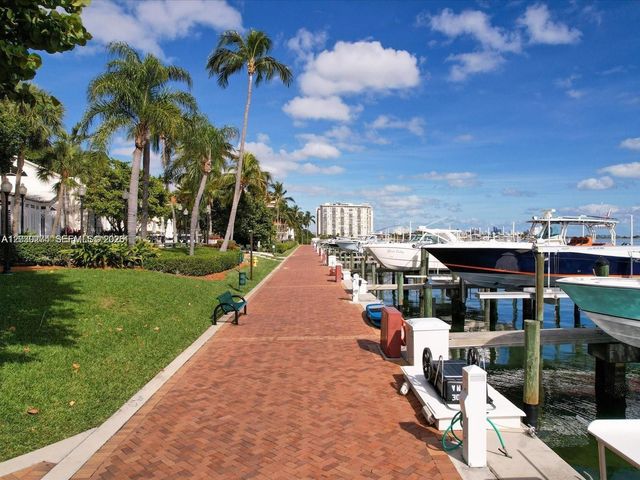 1000 Quayside Ter TS-10, Miami, FL 33138