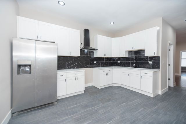 3902 W Fillmore Street, Chicago, IL 60624