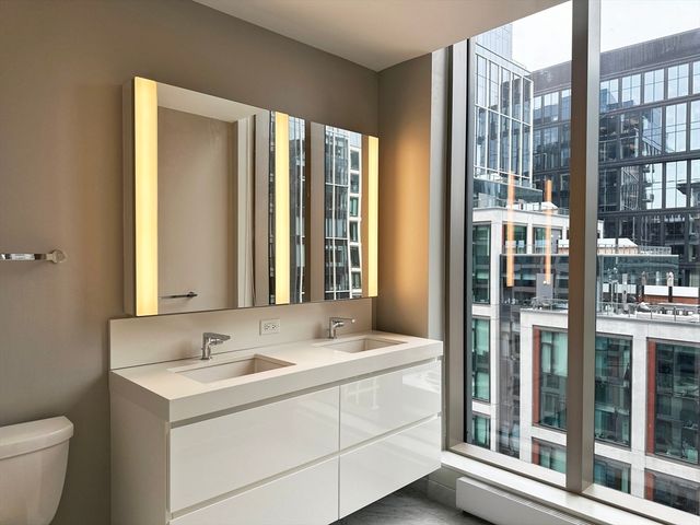135 Seaport Boulevard 1705, Boston, MA 02210