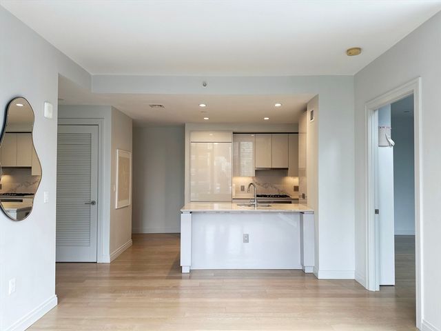 135 Seaport Boulevard 1705, Boston, MA 02210