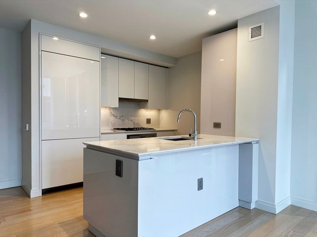 135 Seaport Boulevard 1705, Boston, MA 02210