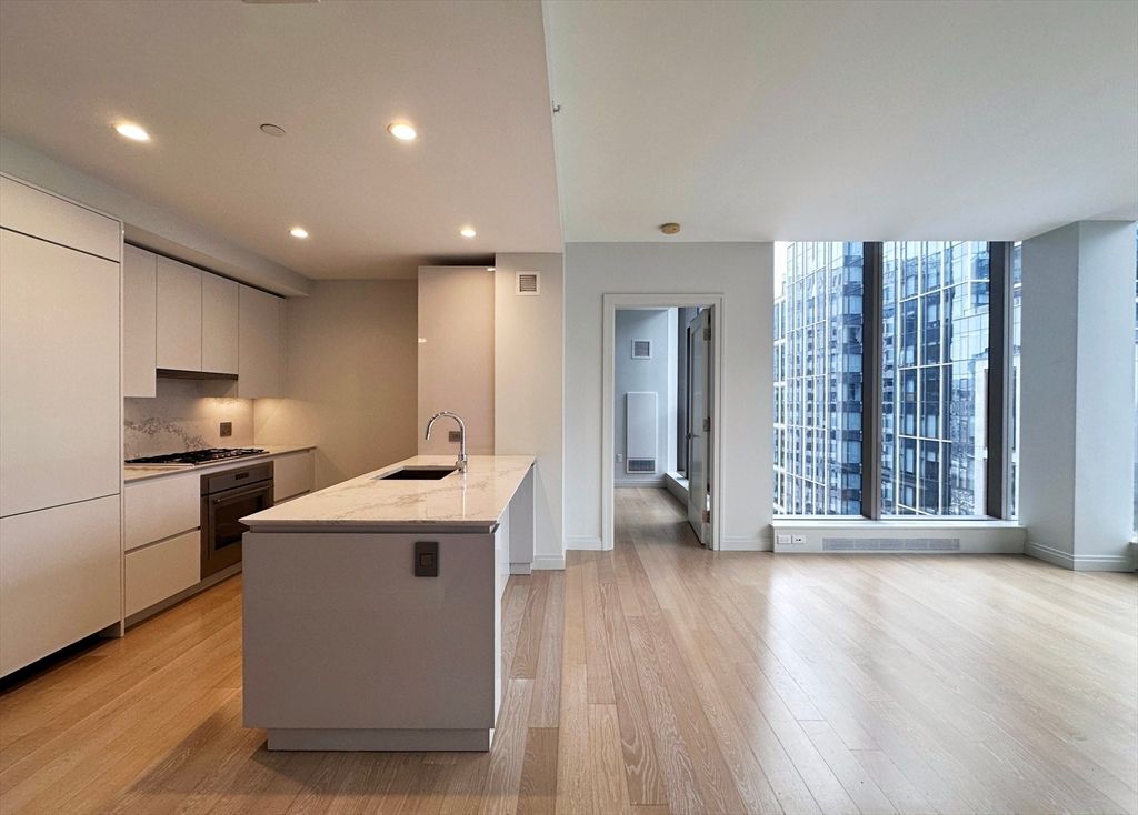 135 Seaport Boulevard 1705, Boston, MA 02210