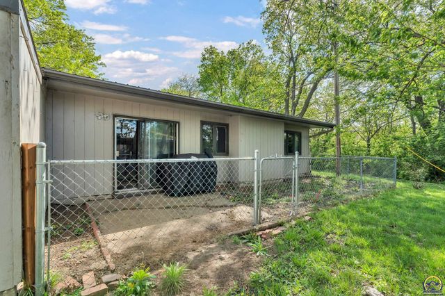 2921 SW Atwood AVE, Topeka, KS 66614