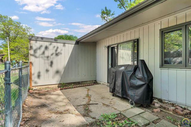 2921 SW Atwood AVE, Topeka, KS 66614