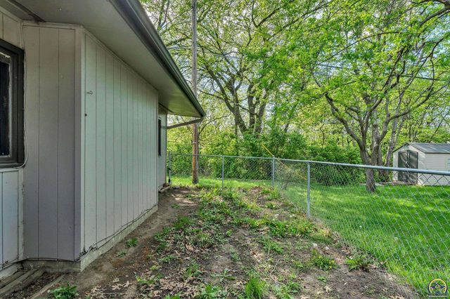 2921 SW Atwood AVE, Topeka, KS 66614