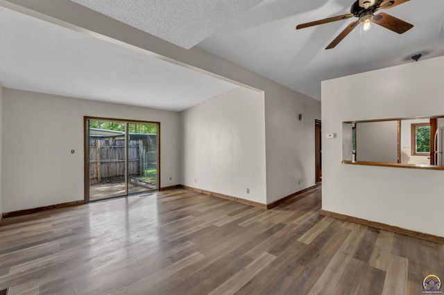 2921 SW Atwood AVE, Topeka, KS 66614