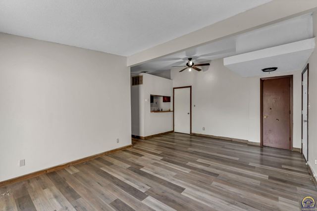 2921 SW Atwood AVE, Topeka, KS 66614