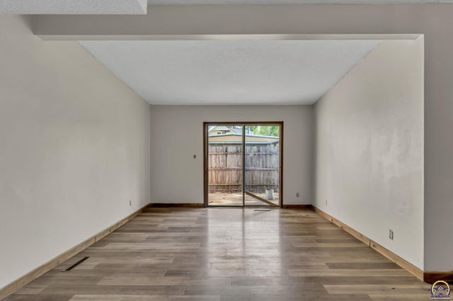 2921 SW Atwood AVE, Topeka, KS 66614