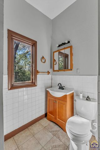 2921 SW Atwood AVE, Topeka, KS 66614