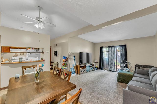 2921 SW Atwood AVE, Topeka, KS 66614