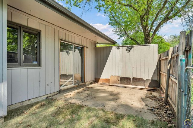 2921 SW Atwood AVE, Topeka, KS 66614