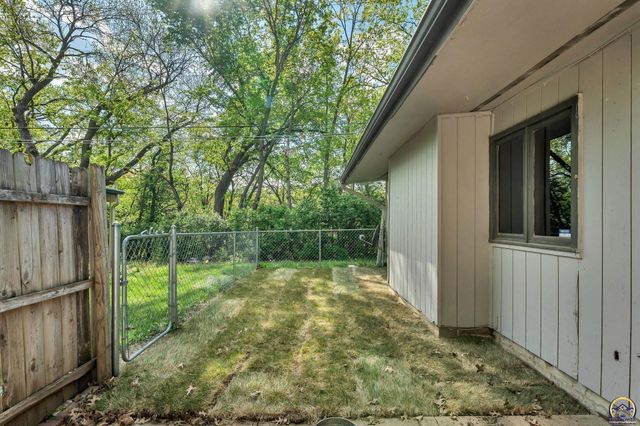 2921 SW Atwood AVE, Topeka, KS 66614