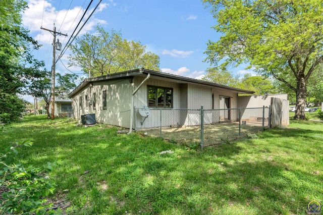 2921 SW Atwood AVE, Topeka, KS 66614