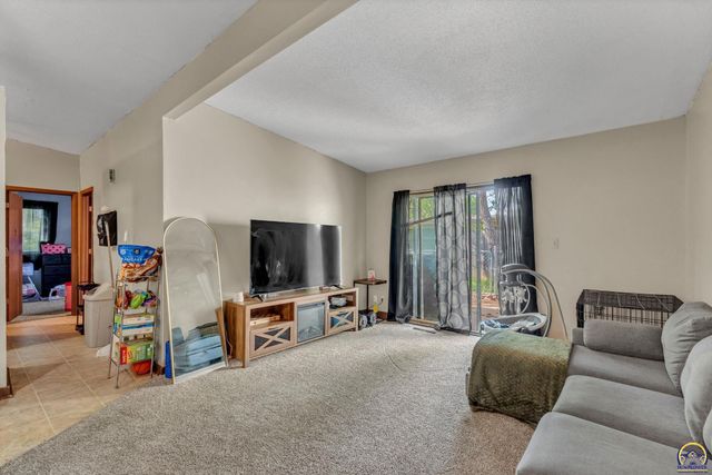 2921 SW Atwood AVE, Topeka, KS 66614