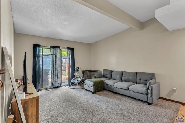 2921 SW Atwood AVE, Topeka, KS 66614