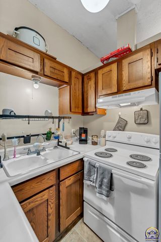 2921 SW Atwood AVE, Topeka, KS 66614