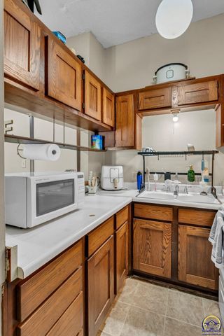 2921 SW Atwood AVE, Topeka, KS 66614