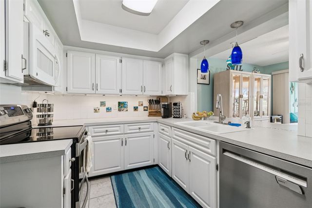 9026 GOLDEN HORSESHOE DRIVE, Seminole, FL 33777