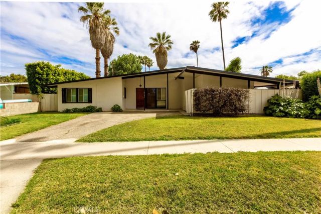 19552 Arminta Street, Reseda, CA 91335